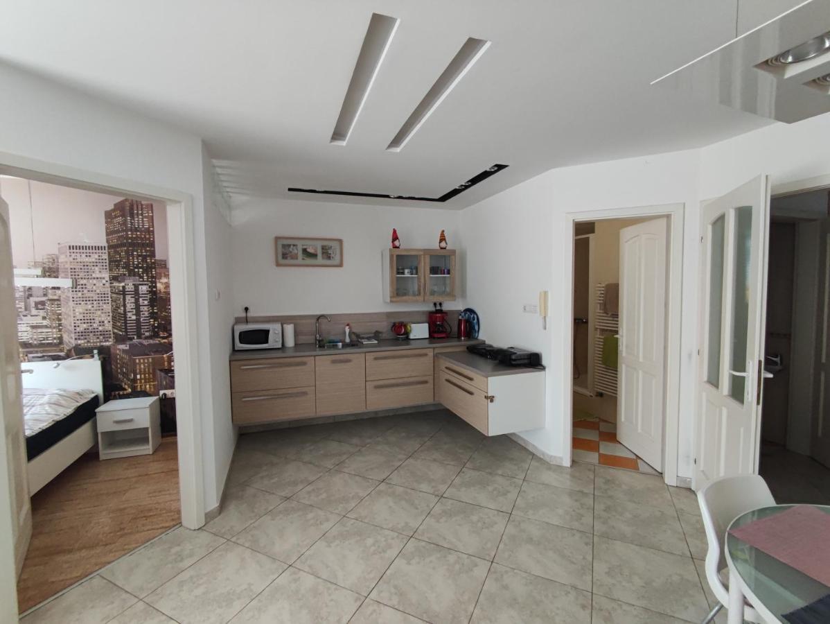 City Center Apartman Zalaegerszeg Ngoại thất bức ảnh